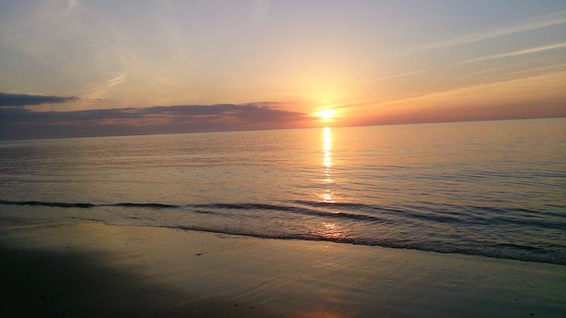 A quelle heure se couche le soleil en été 22H30 derrière le Cap Ferret. A quelle heure se couche le soleil en été 22H30 derrière le Cap Ferret.
