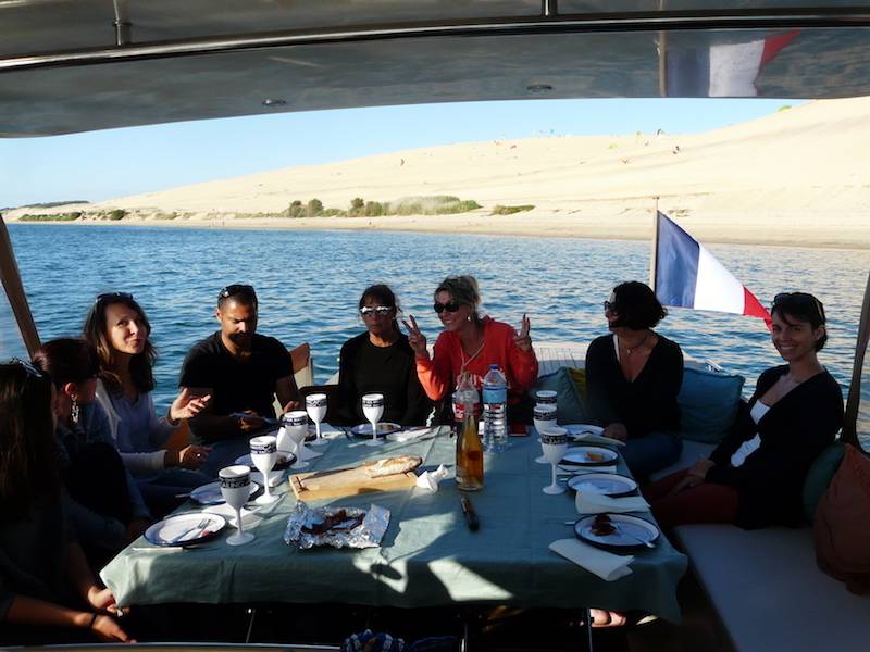 Repas en pinasse cruiser sur le Bassin d'Arcachon Repas en pinasse cruiser sur le Bassin d'Arcachon