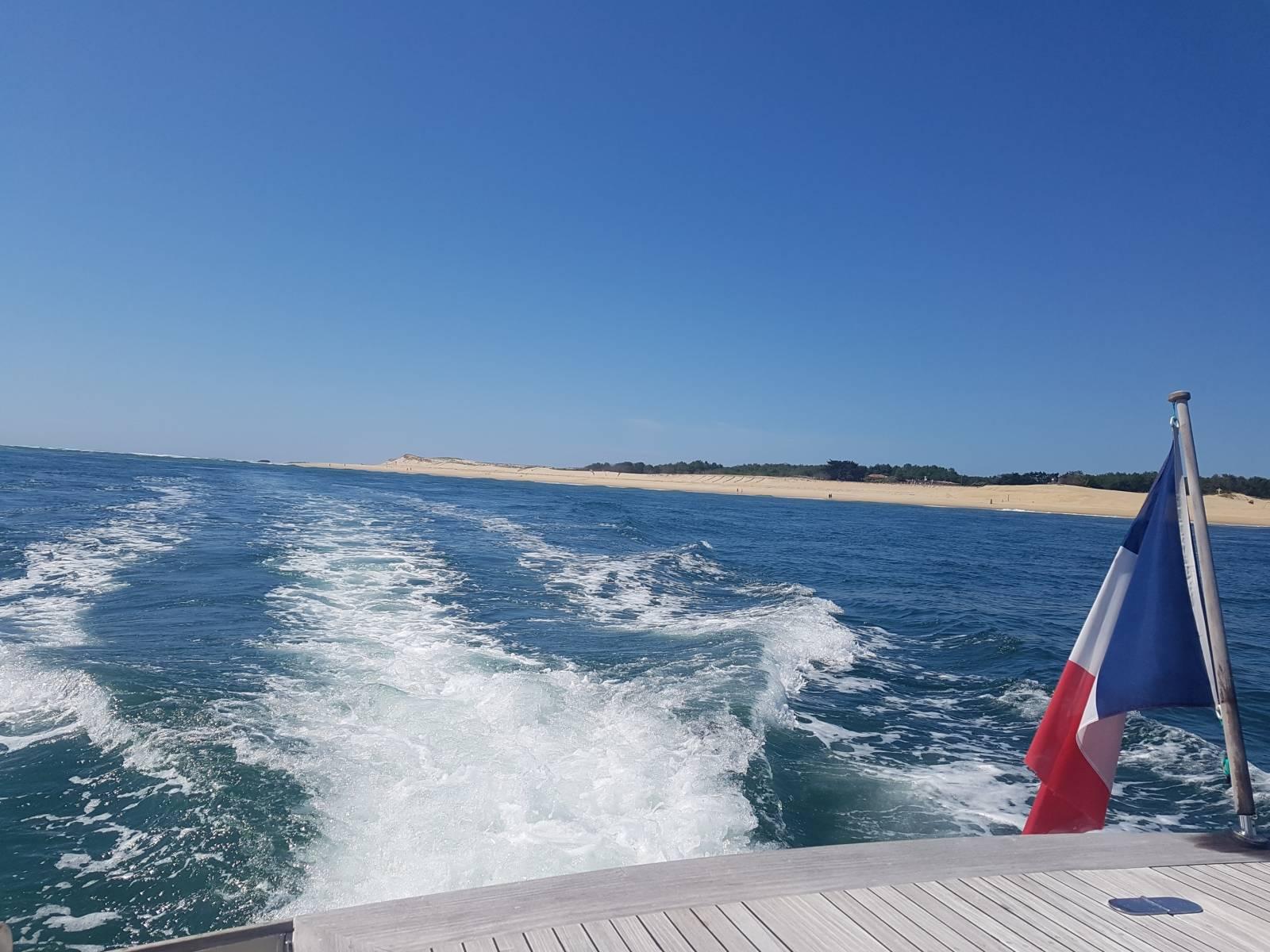Une croisière privée avec skipper sur le Bassin d 'Arcachon au départ du Cap Ferret Une croisière privée avec skipper sur le Bassin d 'Arcachon au départ du Cap Ferret