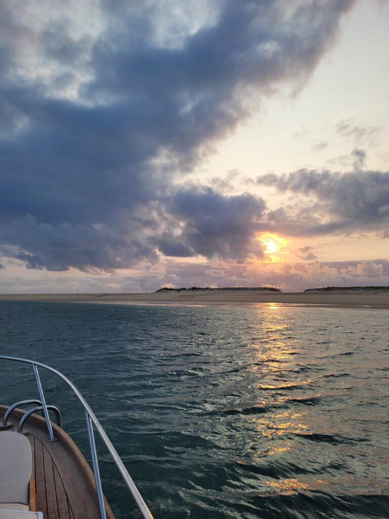 Coucher de soleil sur le bassin dArcachon depuis la pinasse croisière jouvence