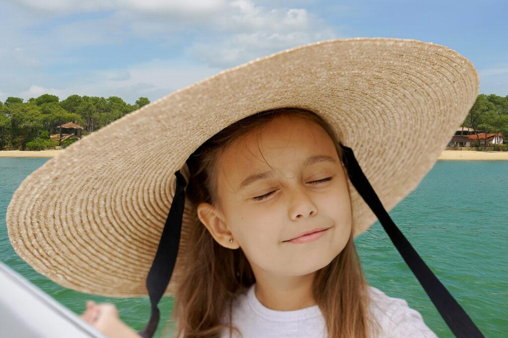 Enfant prenant du plaisir à naviguer sur le bassin d’Arcachon